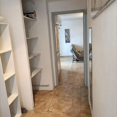 Situe Au Coeur De Апартаменты Lansargues